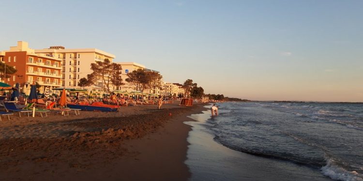 Në Shqipëri, mot i nxehtë përvëlues