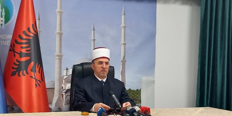 Tërnava uron Kurban Bajramin, lutet për ata që pësuan nga vërshimet