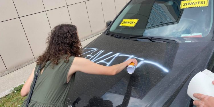 Aksion për takësen 5 euroshe, PSD i’a vendosë tiketën “zhvatës” veturave zyrtare