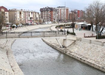 Të shtëna me armë zjarri në Podujevë, një person mbetet i plagosur