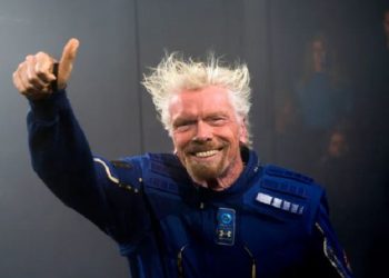Miliarderi britanik fluturoi në hapësirë, e cilësoi udhëtimin si “përvoja e një jete të tërë”