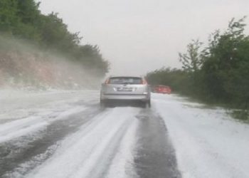 Sarajevë – rrugët u mbuluan nga akulli, sikur të ishte dimër