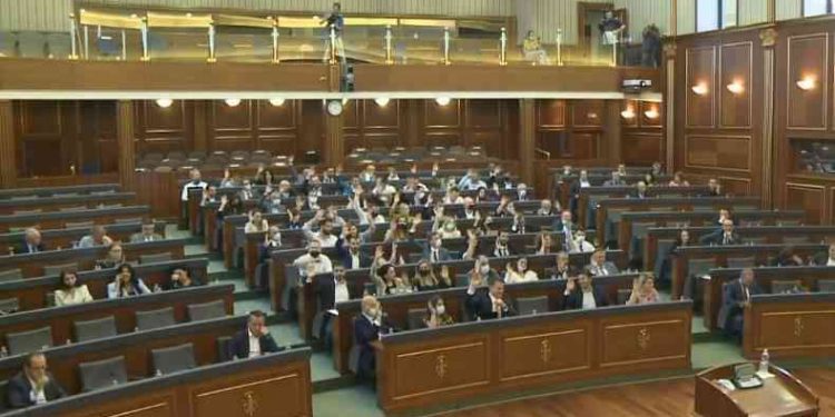 Deputetët shkarkojnë bordin e Autoritetit Rregullativ të Hekurudhave