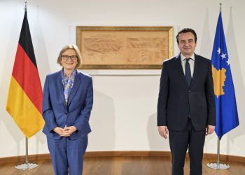Kurti takohet me ambasadoren Susanne Schütz, flasin për procesin e Berlinit