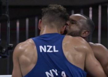 Boksieri maroken e kafshon kundërshtarin gjatë luftës në Lojërat Olimpike