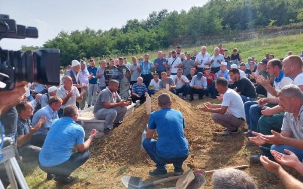 Rrëfimi rrëqethës i vëllait: E përcolla për në Gjermani para 10 ditëve, u kthye i vdekur