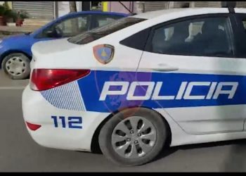 Shqiptari “fluturon” rrugëve duke vozitur 187 km në orë, kapet nga Policia