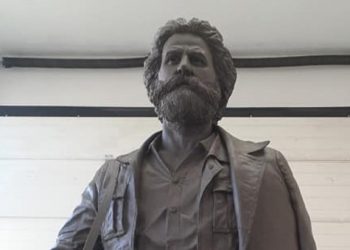 Mbi 12 mijë nënshkrime për vendosjen e shtatorës së Adem Jasharit