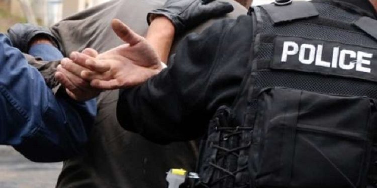 Sulmon familjarët e thyen orenditë shtëpiake, bie në pranga një person