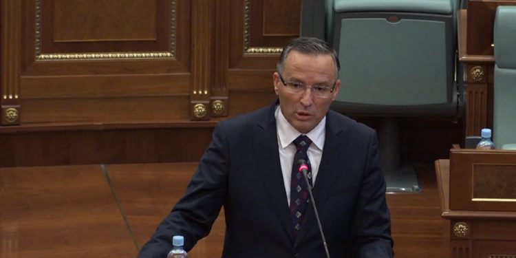 Hamza: Vaksina anti-Covid s’ka pas, por ka pasur vetëm zvogëlim të rasteve