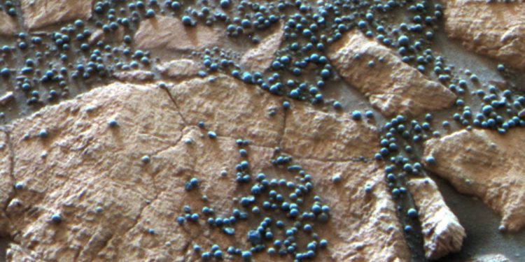 Gurët “boronicë”, mund të jenë dëshmi për ekzistencën e ujit në planetin mars