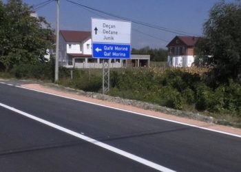 Aksident mes 2 veturave në rrugën Deçan-Gjakovë, njëra nga to i përket policisë