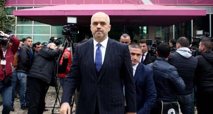 Edi Rama me mesazh prekës në një vjetorin e vdekjes së nënës