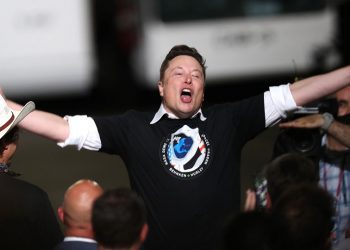 NASA i jep tenderin për në hënë Elon Musk, paditet nga Jeff Bezos