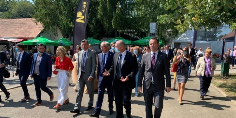 Ministri Faton Peci në Panair në Slloveni: Prodhimet vendore duhet prioritizuar