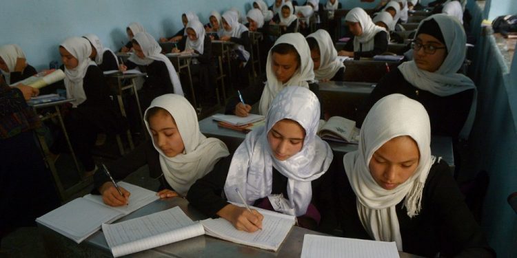 UNICEF thotë se disa talibanë e mbështesin edukimin e grave