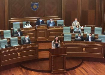 Deputetja e PDK-së thotë se është kërcënuar nga bashkëshorti i Presidentes, njofton për padi