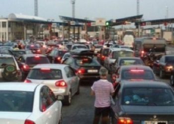 Vazhdojnë pritjet e gjata për hyrje-dalje në pikat kufitare të vendit