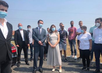 Në varrimin e 18-vjeçares, të pranishëm Kurti dhe Haxhiu