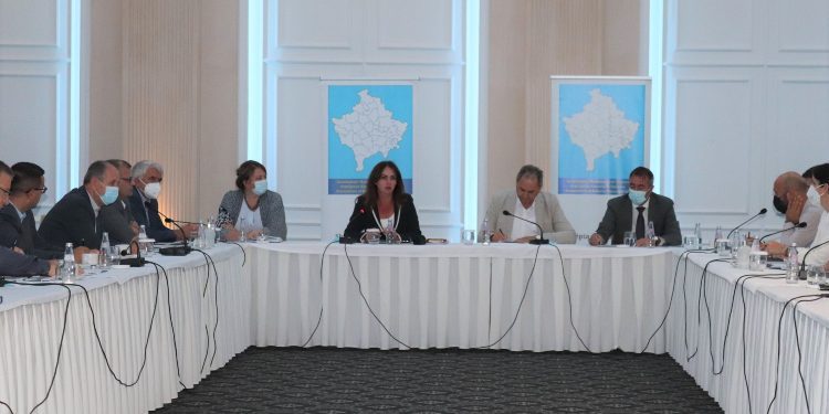 MASHTI dhe DKA-të: Viti i ri shkollor fillon më një shtator me prezencë fizike në shkolla