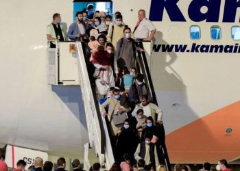 Mbërrin grupi i parë i të evakuarve afganë në Maqedoni të Veriut