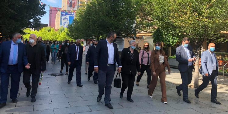 Mbahet marsh përkujtimor në nderim të personave të zhdukur