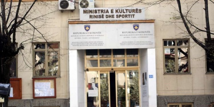 Shënohet hapja e Muajit të Rinisë, njoftohen mundësi praktike për punësim për 900 të rinj