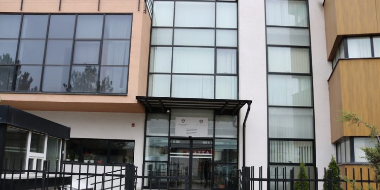 Prokuroria: Viktima 18-vjeçare në Ferizaj, vdiq si pasojë e keqtrajtimit fizik