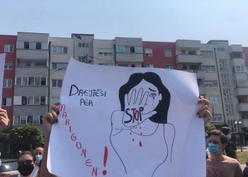 Protesta në Ferizaj, thirrje për institucionet e qytetarët që të mos normalizojnë vrasjen e grave