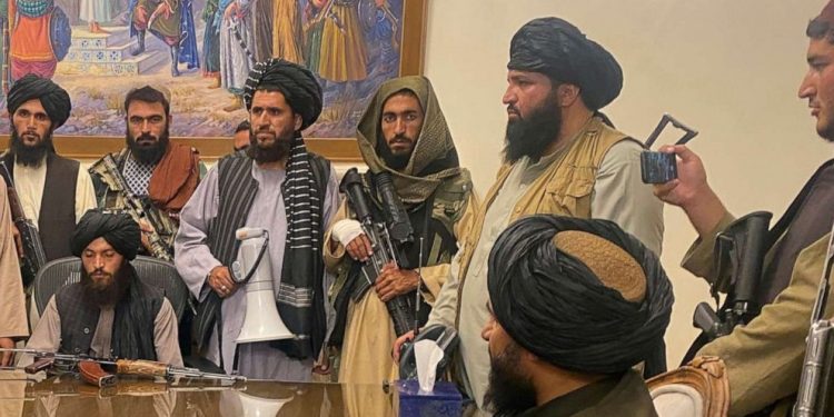 Reporterët pa Kufij: Talebanët po kufizojnë mediat