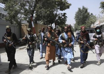 Talibanët hedhin në erë statujën e shefit të policisë që luftoi kundër tyre në 1990