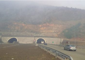 Shuhet zjarri mbi tunelin e Kalimashit