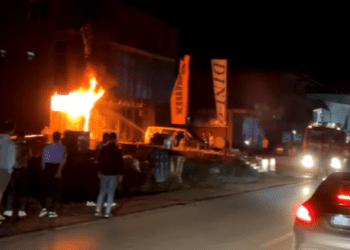 Përfshihet nga flakët një lokal në Istog