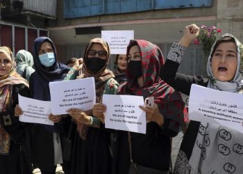 Protestohet për të drejtat e grave para pallatit presidencial në Kabul