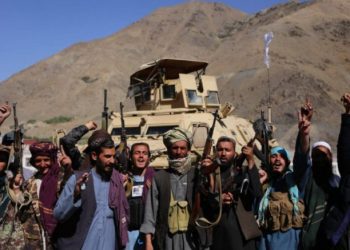 Talebanët shpallin fitoren në Luginën Panjshir, ngrenë flamurin e bardhë