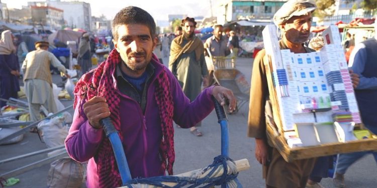 93% e afganëve po përballen me sfidën e urisë