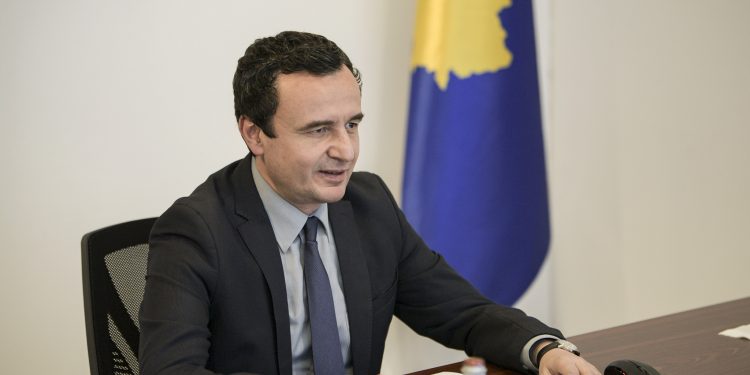 Kurti i’u bënë thirrje qytetarëve që të aplikojnë në konkurset publike