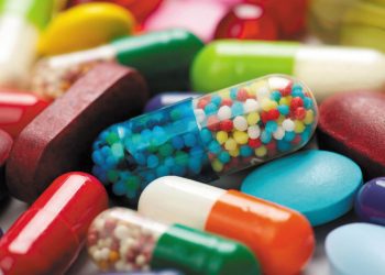 Antibiotikët mund të jenë shkaktar për kancerin e zorrës së trashë