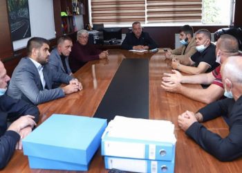 Komuna e Deçanit ndihmonë familjen Zeqiraj për ndërtimin e shtëpisë