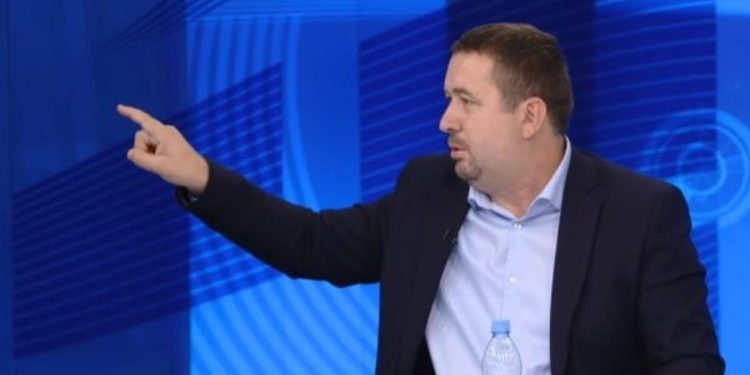 Latifi: Kurti ishte kundërshtari më i madh i marrëveshjeve me Serbinë, përfundoi edhe vetë aty