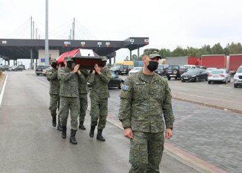 Kthehen eshtrat e të vrarëve në Rezallë