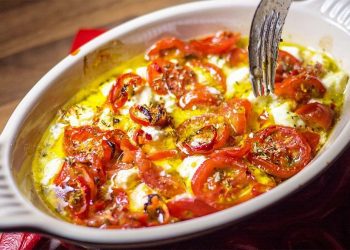 Fërgesë e ngrohtë me gjizë dhe hudhra