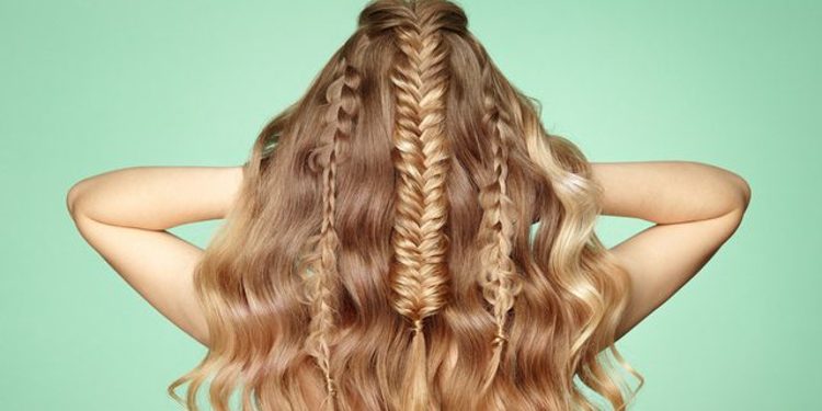 Ja sa duhet të shtoni vaj në rutinën tuaj të kujdesit të flokëve