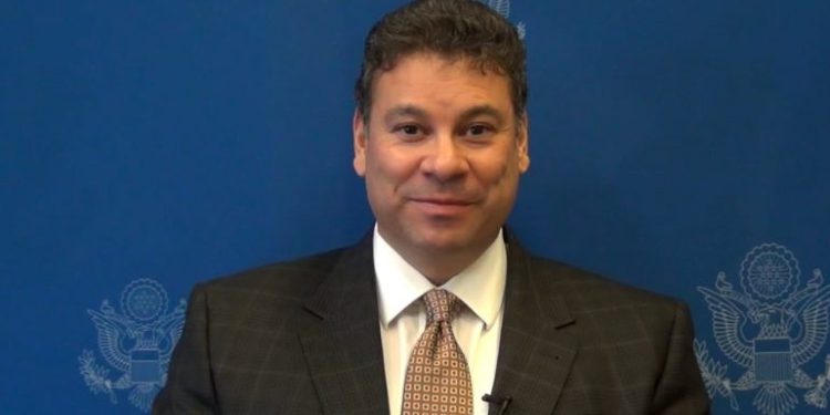 Escobar s’përjashton mundësinë e një Emisari amerikan për dialogun Kosovë-Serbi