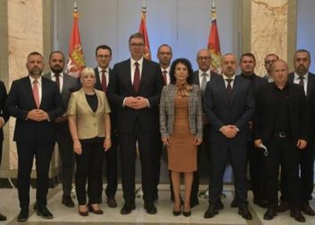 Rakiq nën shoqërinë e Radojiçiqit takohet me Vuçiqin në Beograd