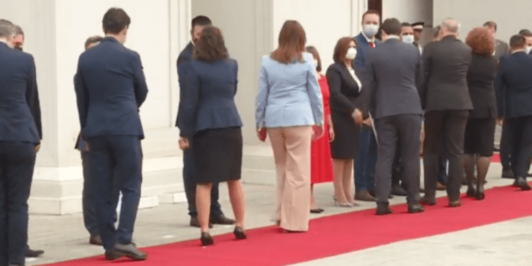 Ministrat e Kosovës priten nga ata të Maqedonisë së Veriut, thyhet masa kryesore anti-Covid