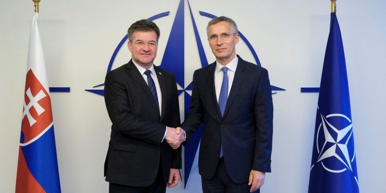 NATO zotohet për zbatimin e marrëveshjes për targat