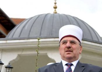 Myftiu Tërnava ngushëllon familjen Boja për vdekjen e Dr. Rexhep Boja