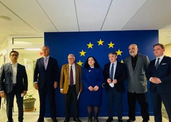 Osmani takohet me Borrell, diskutojnë për situatën aktuale në vend