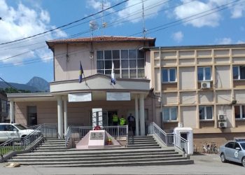 Rrahen mes vete 5 familjarë, rasti në polici